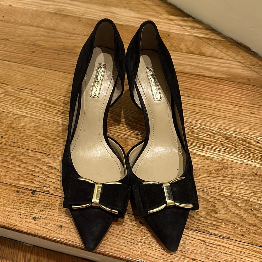 BCBGeneration Black/Gold Pumps